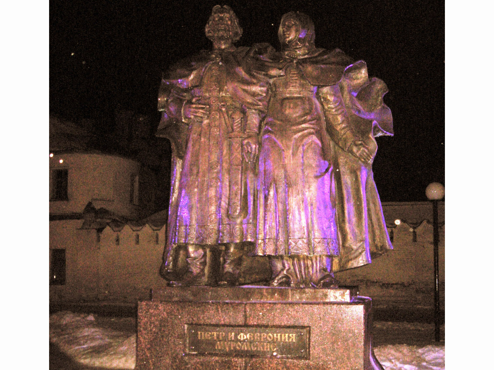 Памятник Петру и Февронии, фото Константин Исааков