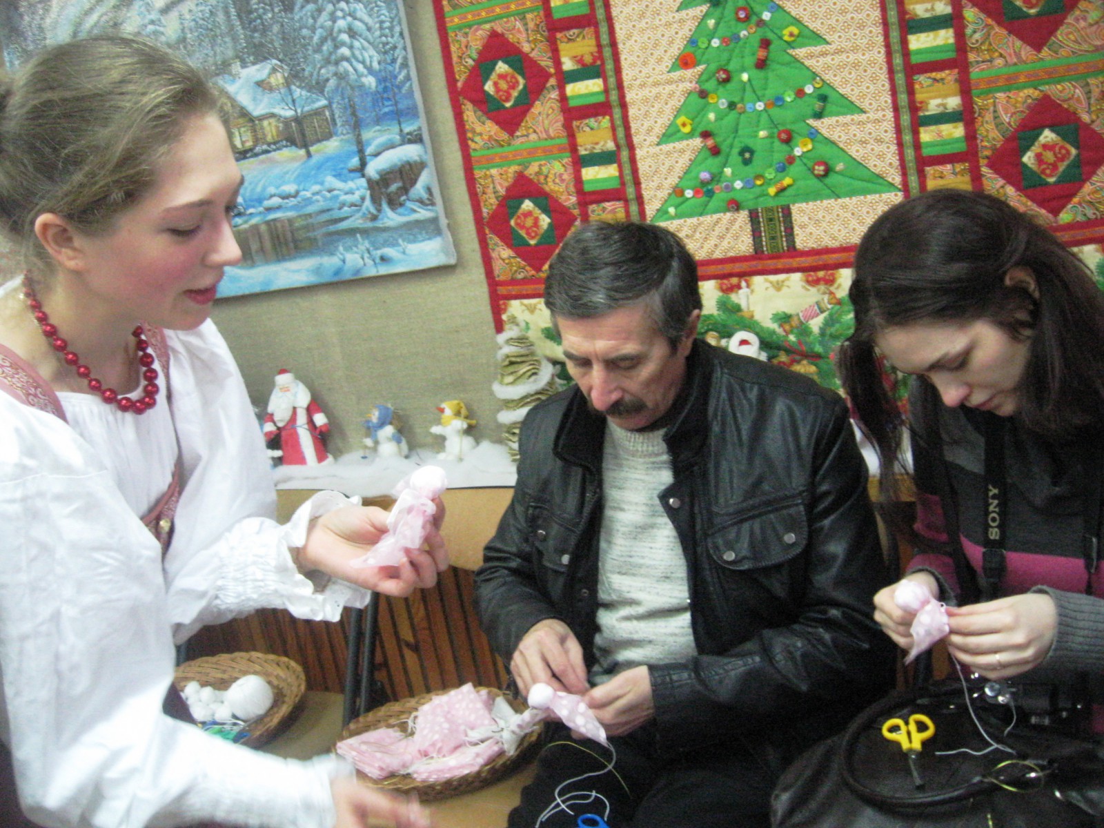 Так делаются рождественские ангелы (мастер-класс юной мастерицы в Доме народного творчества в Судогде) Константин Исааков