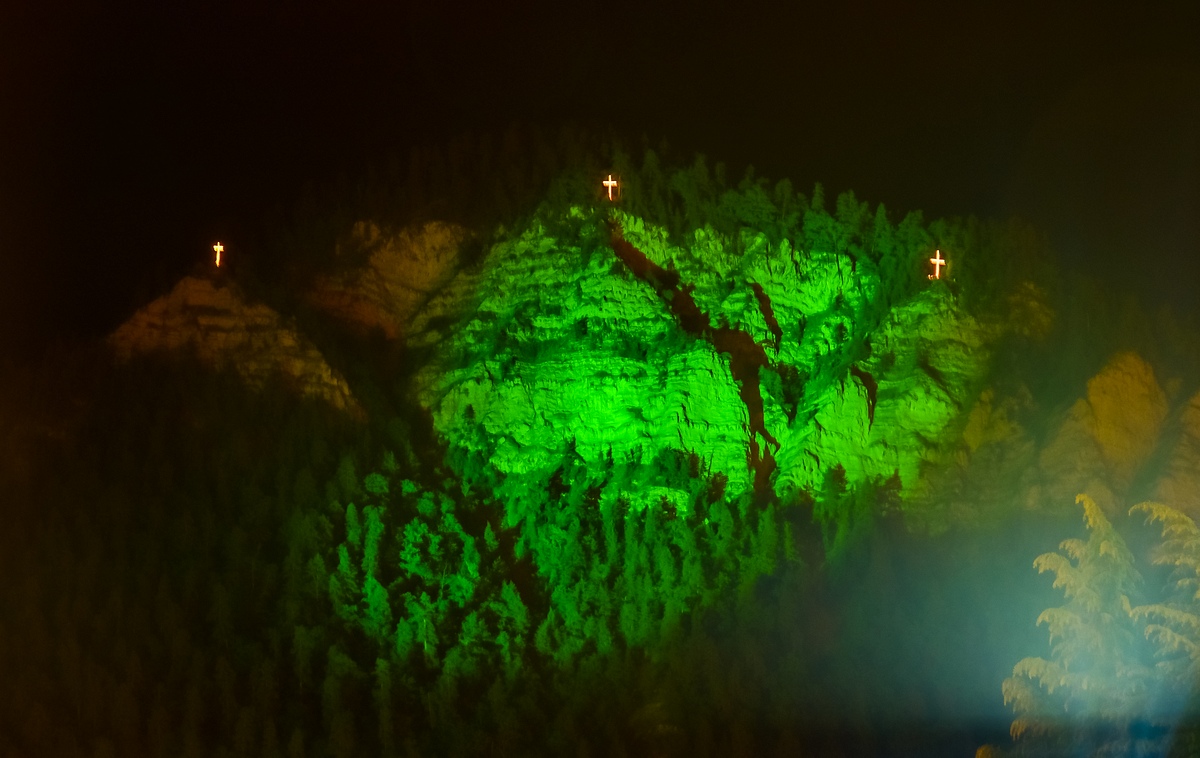 Вид на курорт в ночное время