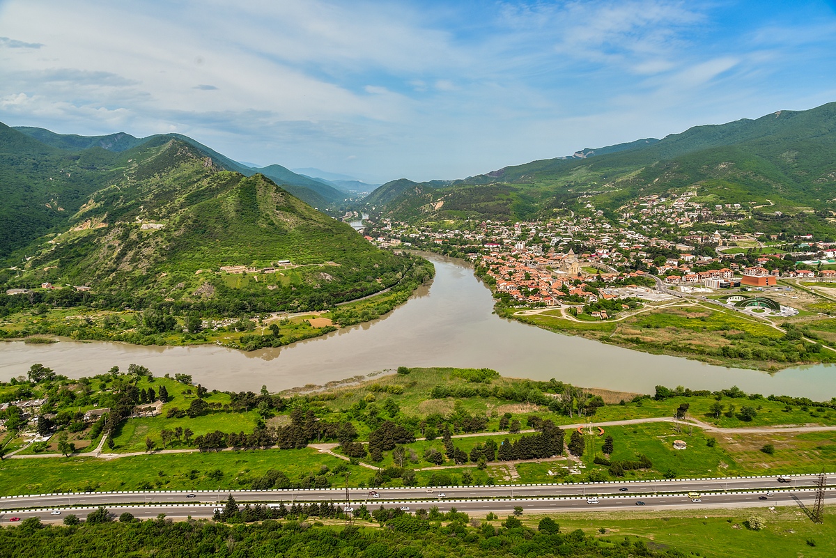 ... струи Арагви и Куры...