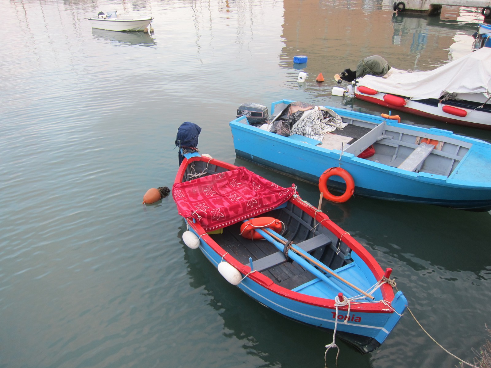 Днем все лодки стоят «на привязи», фото Олег Алексеев