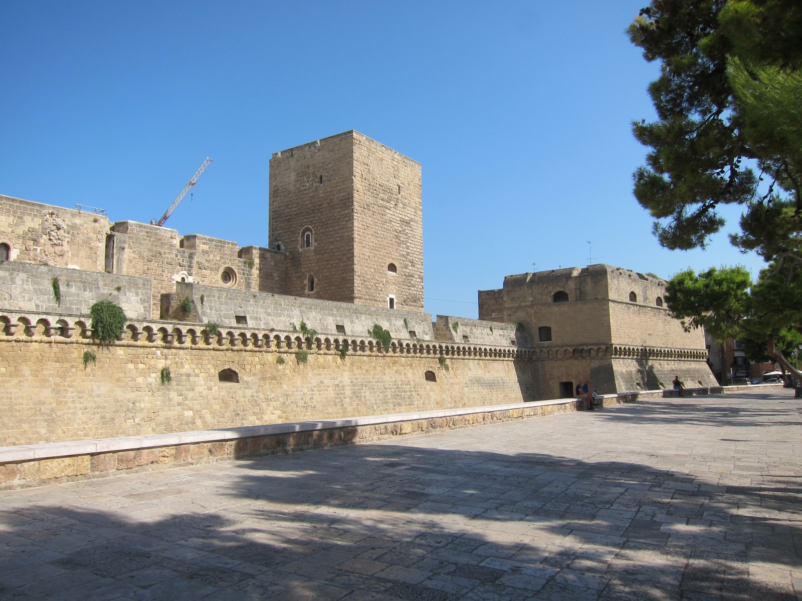 Швабский замок (Кастелло Свево), фото Олег Алексеев