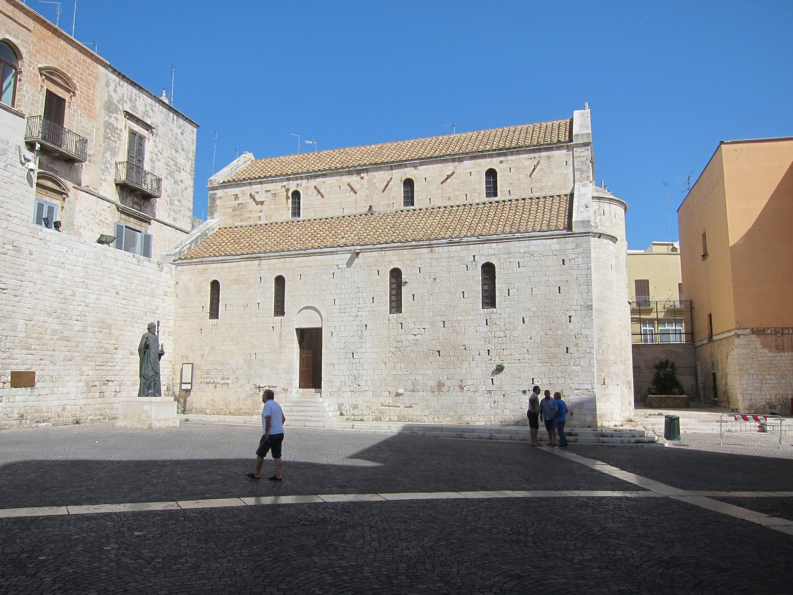 Богослужения грузинской церкви проходят в этом Византийском храме, фото Олег Алексеев