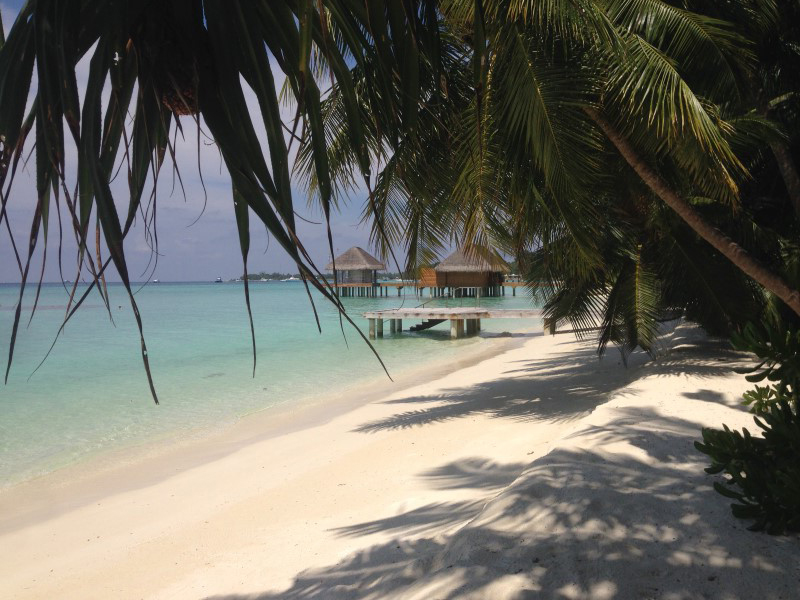 Остров окружен потрясающими пляжами