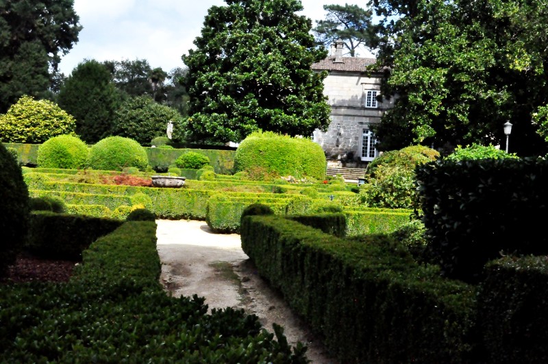 По этому парку некогда гуляли галисийские аристократы. Теперь гуляют их потомки. И мы, фото Константин Исааков