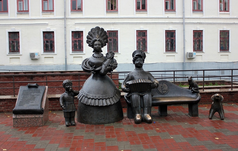 Памятник Дымковской игрушке, © Е.Веденьев