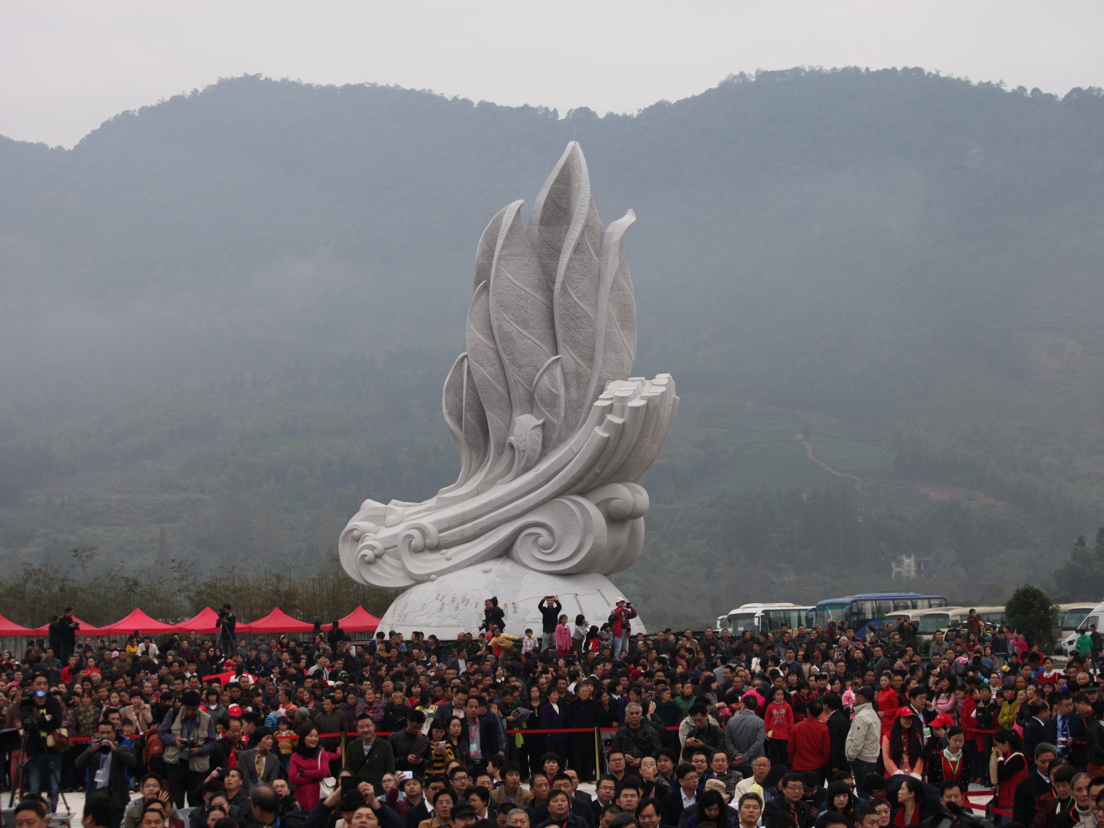 Церемония открытия символической скульптуры  «Великий Чайный путь» в городе Уишань, фото Ильдар Маматов