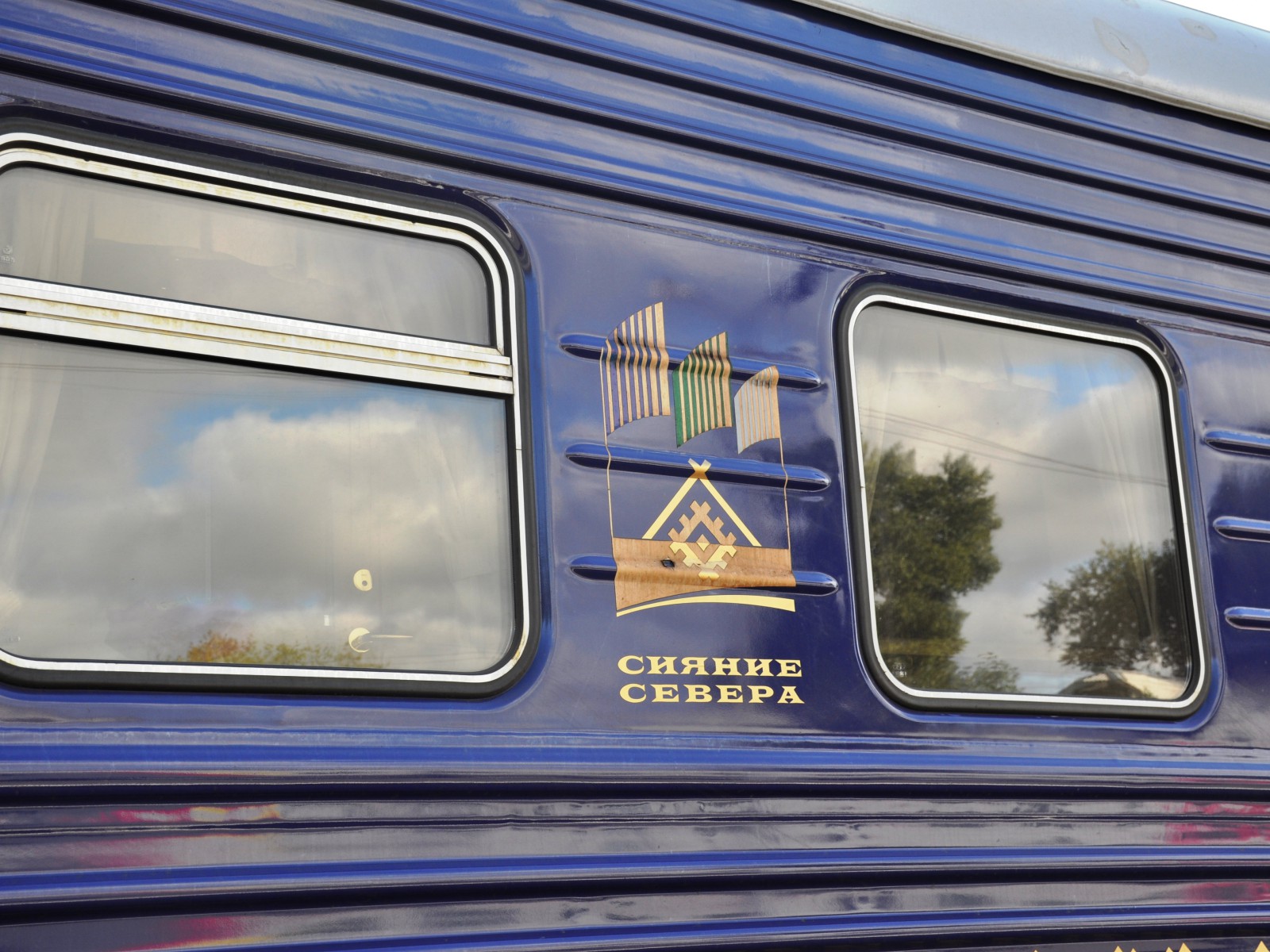 Коми отражается в окнах, фото Константин Исааков