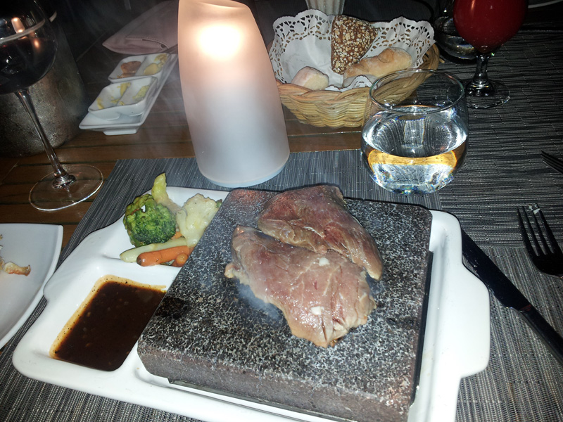 Мясо на раскаленных камнях