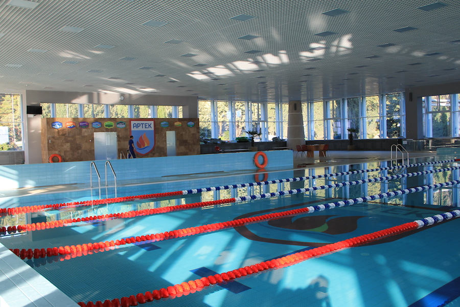 Кто же откажется поплавать в бассейне?