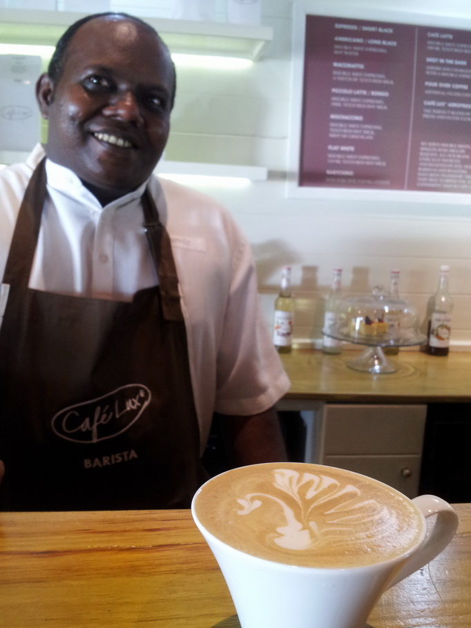 Чашка ароматного свежесваренного кофе