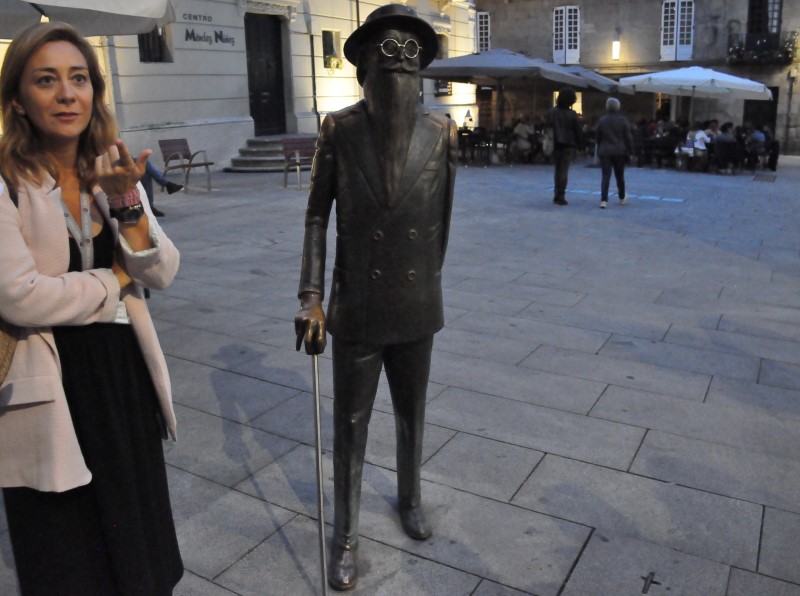 Разных в городе можно встретить прохожих, фото К.Исааков