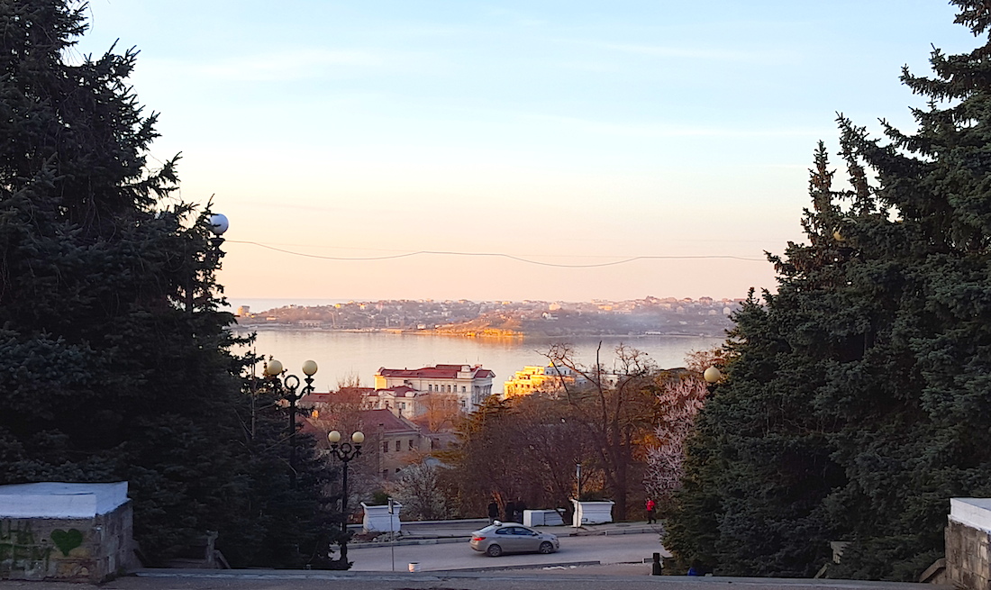 С холма открывается великолепный вид на Севастопольскую бухту, © Мария Нестерова