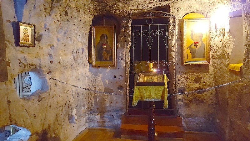 Храм внутри вырубленной пещеры, © Нестерова М.