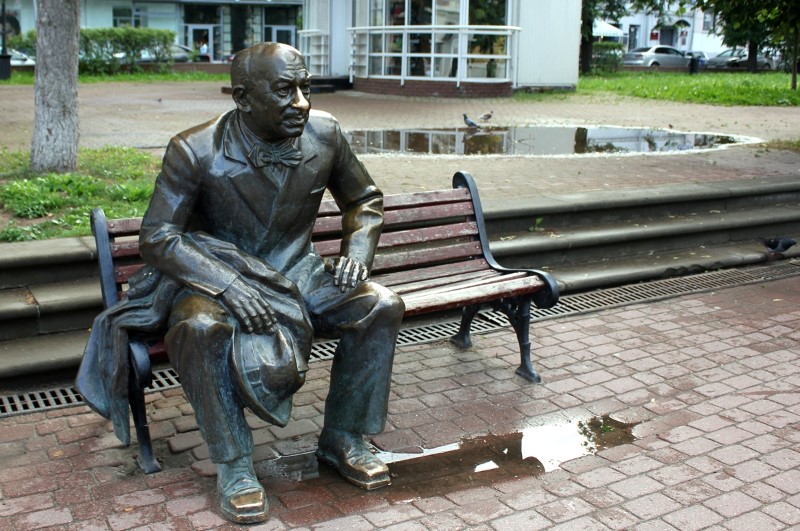 Нижний Новгород. Памятник Евгению Евстигнееву.
