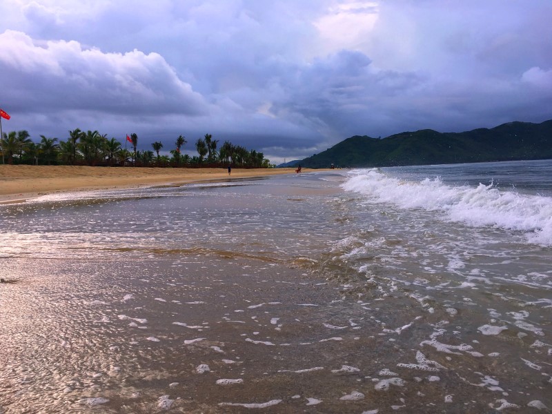 Остров со всех сторон омывается Южно-Китайским морем, © А. Полянская