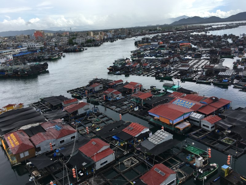 Жители морской деревни всю жизнь проводят здесь, не имея право выходить на сушу, © А. Полянская