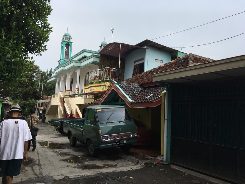 У многих в Джогджокарте есть своя мечеть, поэтому их общее количество никто не знает, © А.Полянская