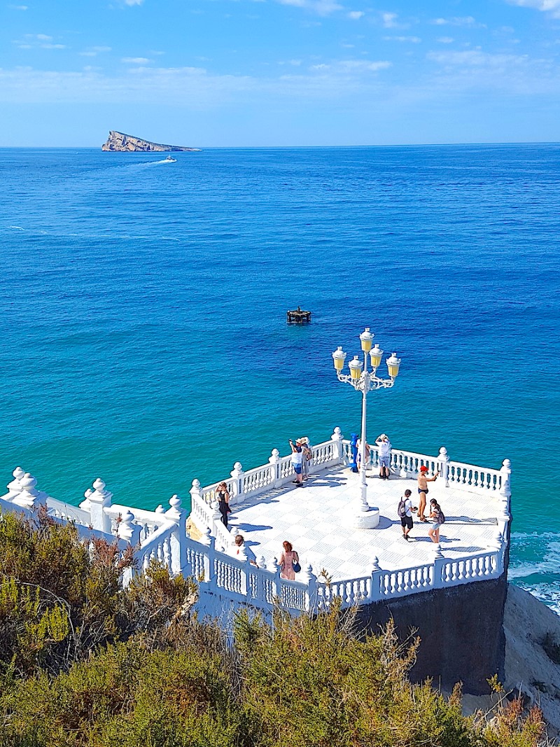 Купание и солнечные ванны – главное занятие туристов, © Нестерова М.