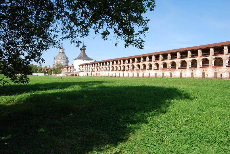 Стены монастыря