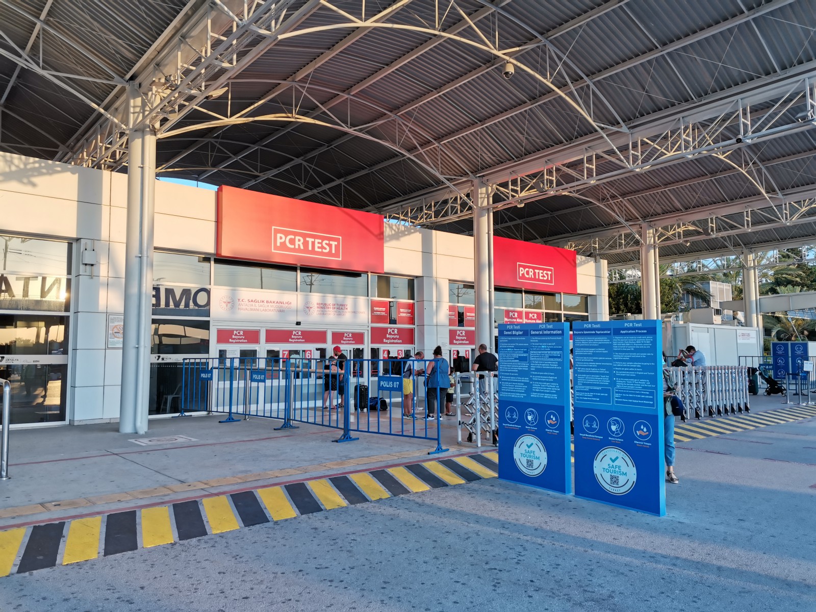 Сдать анализы можно в аэропорту Антальи, © Алексеев Олег