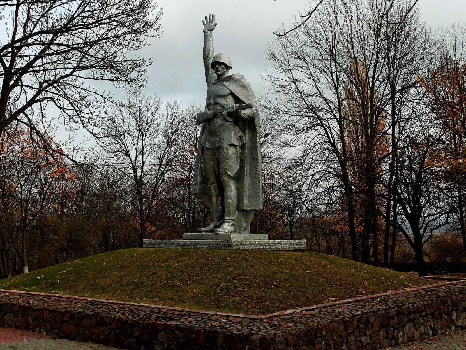 Памятник Воину-освободителю Поздняков С.