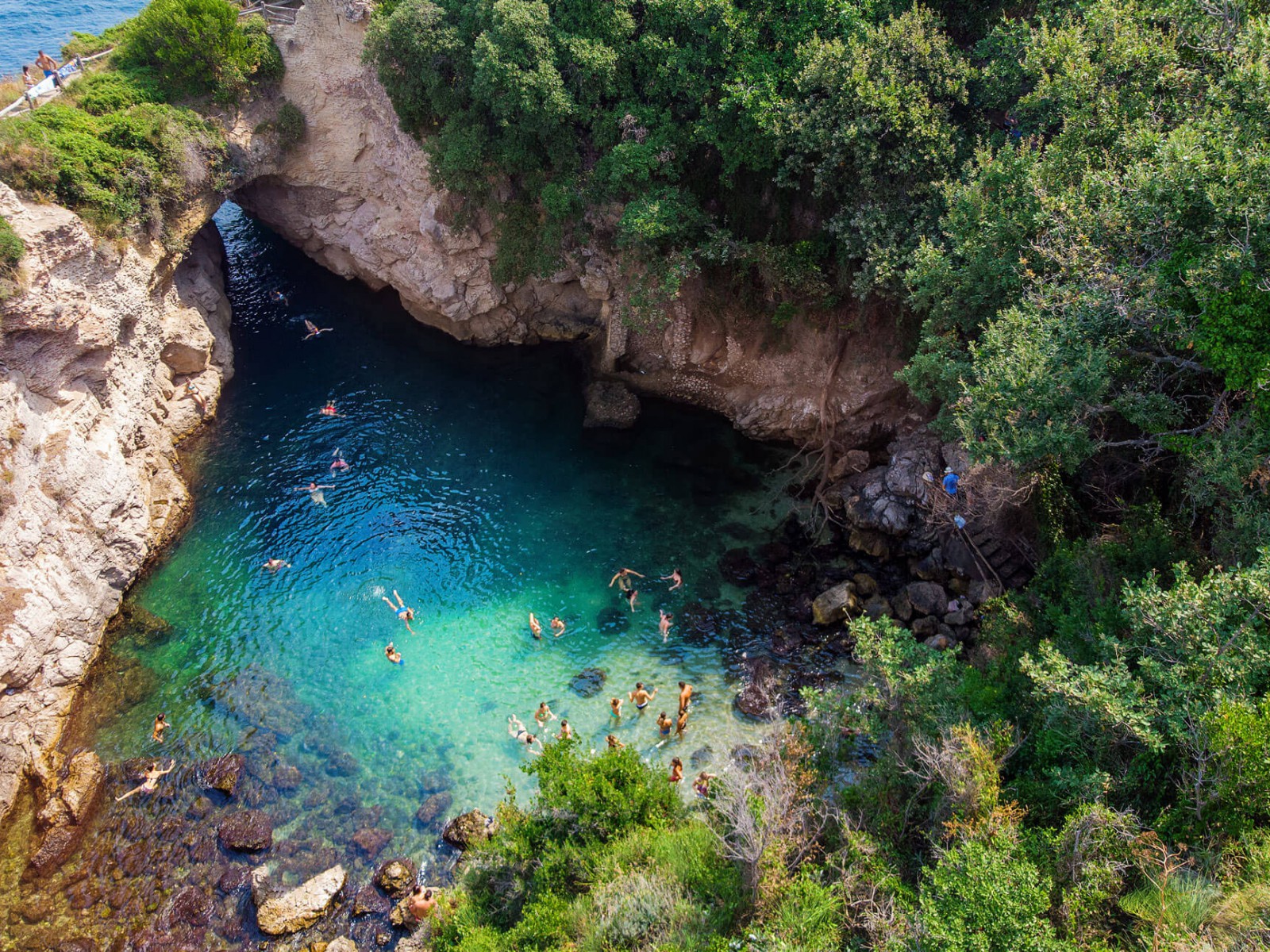 The Regina Giovanna Baths, Campania, © www.italia.it