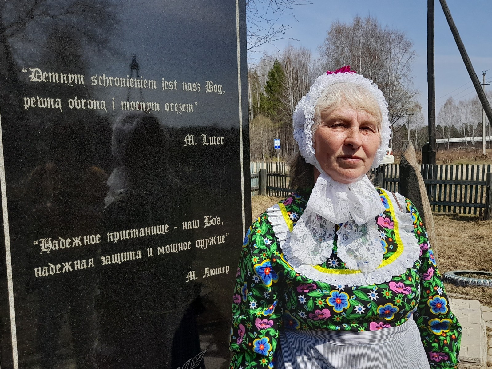 Памятник первым поселенцам или «ходокам» голендрам, которые в 1910 году пришли из Волыни в Сибирь и основали первую колонию голендров на р.Тагна., © А.Владимирова