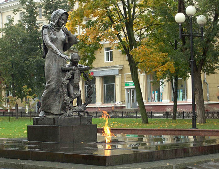 Mонумент «Скорбящая мать»