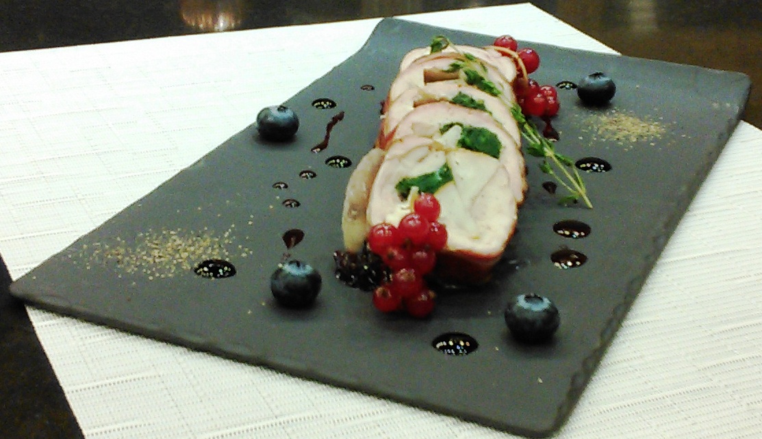 Это уже куриный рулет в беконе, фото Константин Исааков