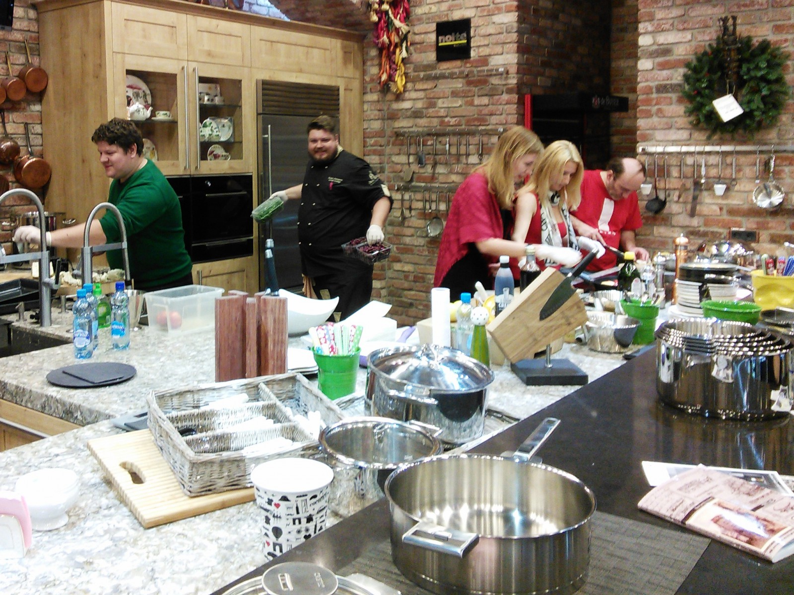 Процесс приготовления утиных грудок - в разгаре, фото Константин Исааков