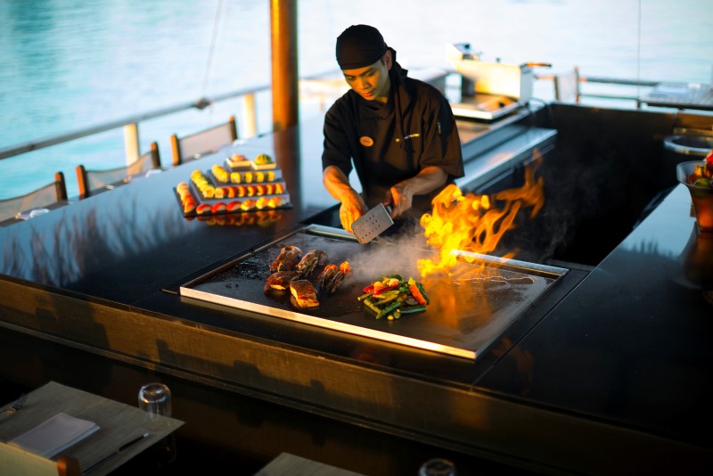 Фуд шоу Teppanyaki в Velassaru Maldives